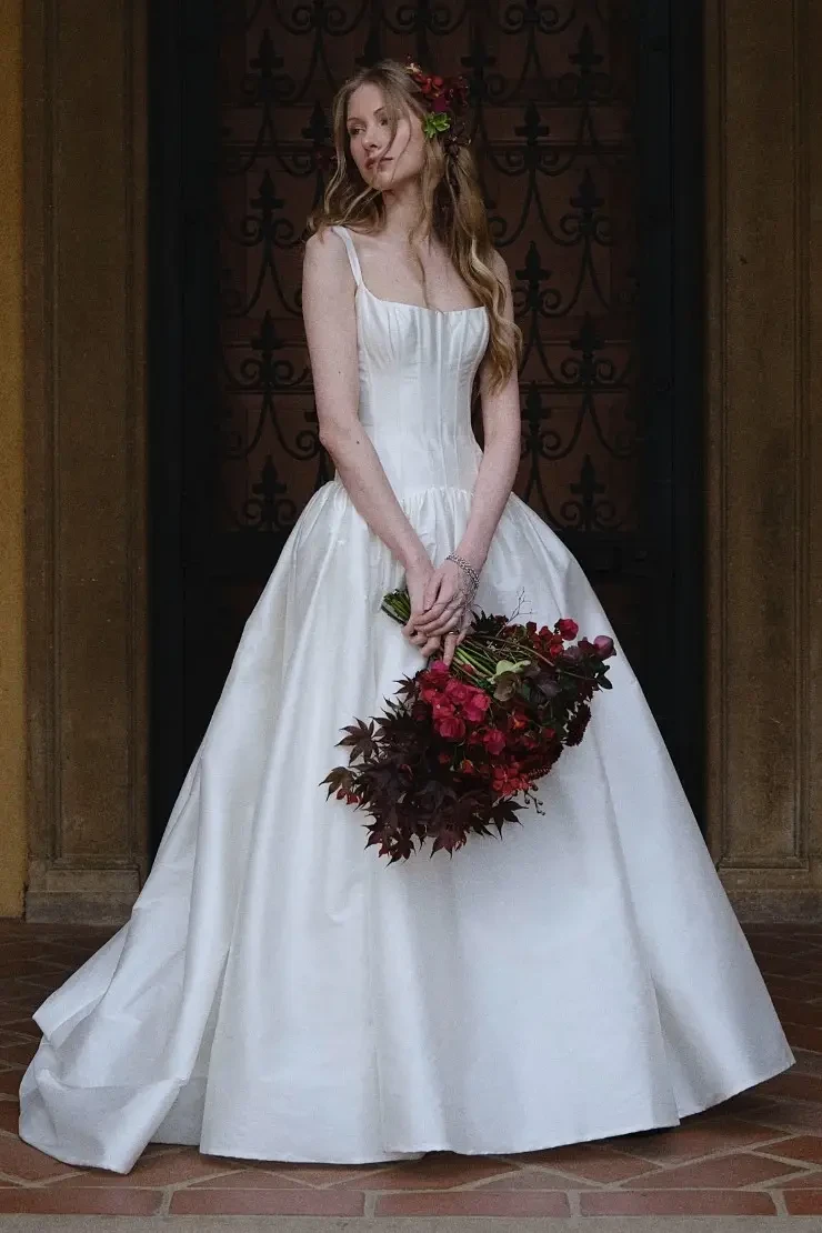 How to Find a Unique Wedding Dress That Matches Your Style. Desktop Image