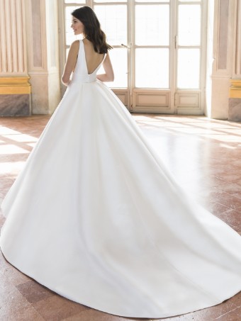 Enzoani Style #Tiffany #2 Ivory thumbnail