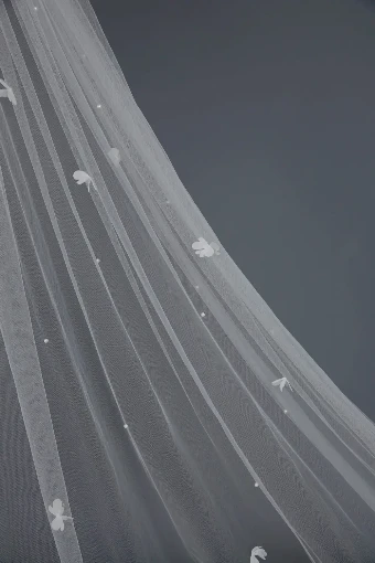 Nieve Couture 3D Flower & Pearl Scatter Veil (Single Tier) | NV331 #1 Ivory thumbnail