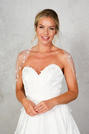 Nieve Couture Delicate Petal Edge Veil | NV388 #0 Ivory thumbnail