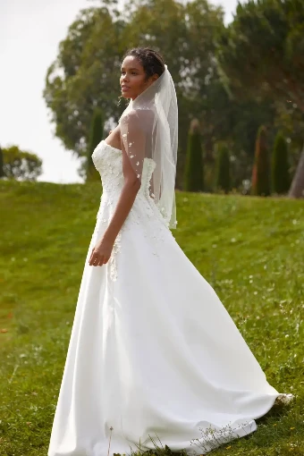 Nieve Couture Delicate Petal Edge Veil | NV388 #5 Ivory thumbnail