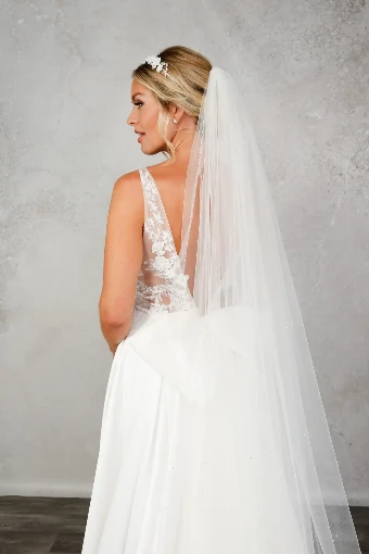 Nieve Couture Crystal Edge Veil (Single Tier) | NV396 #0 Ivory thumbnail