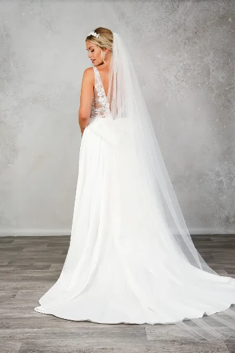 Nieve Couture Crystal Edge Veil (Single Tier) | NV396 #1 Ivory thumbnail