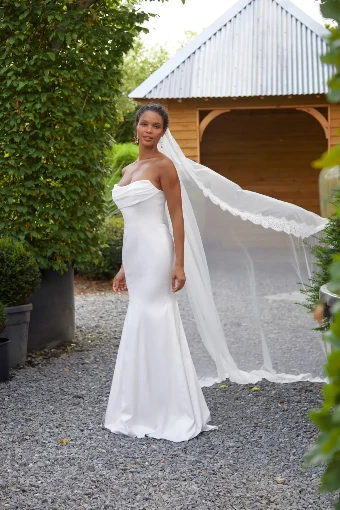Nieve Couture Chantilly Border Veil (Mantilla Style) | NV406 M #0 Ivory thumbnail