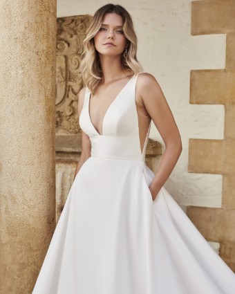 Enzoani Style #Rosette #2 Ivory thumbnail