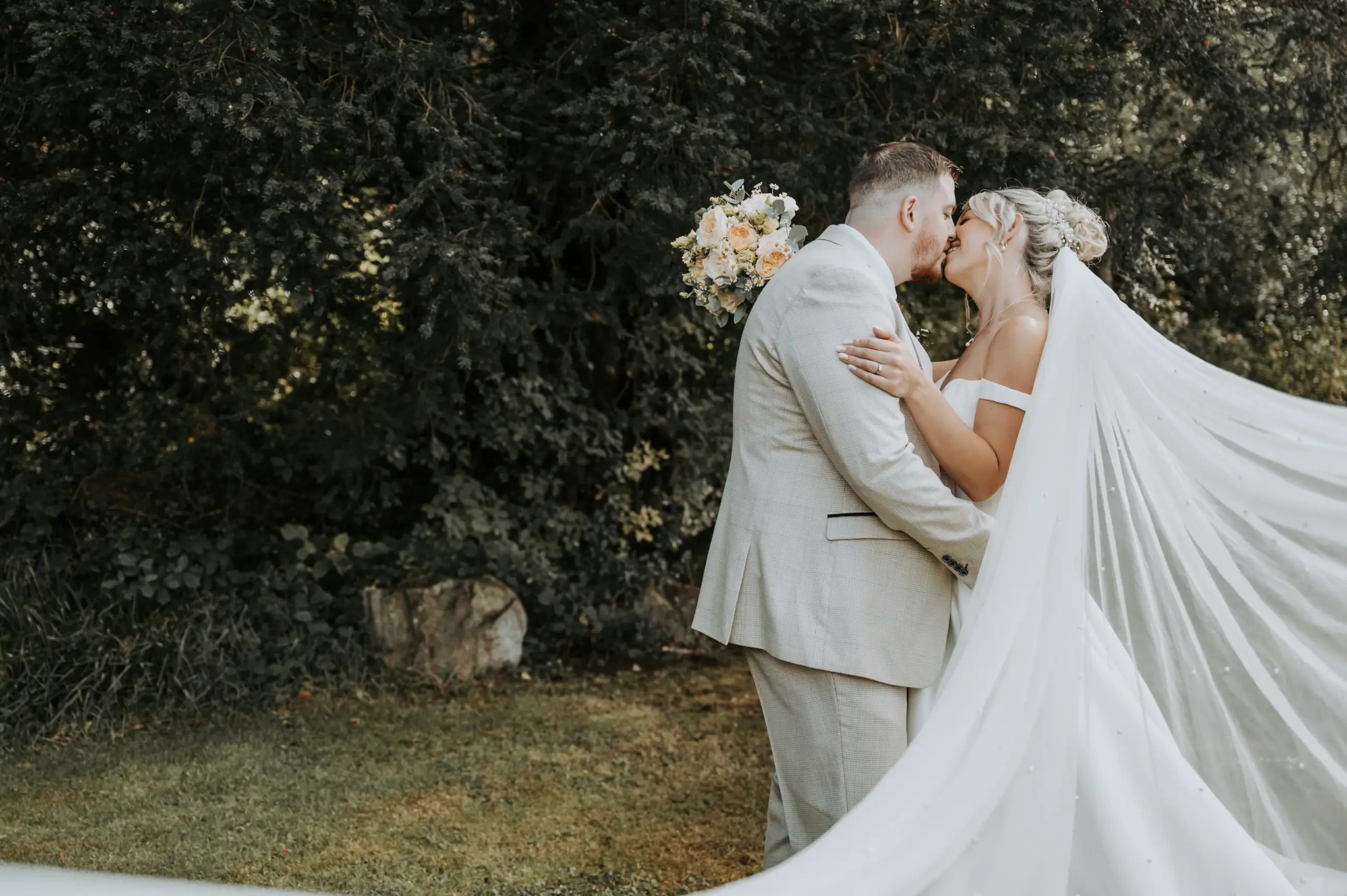 Rebecca & Stephen Lay. Desktop Image
